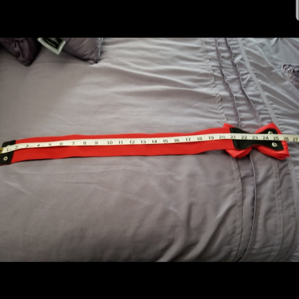 Red elastic snap belt